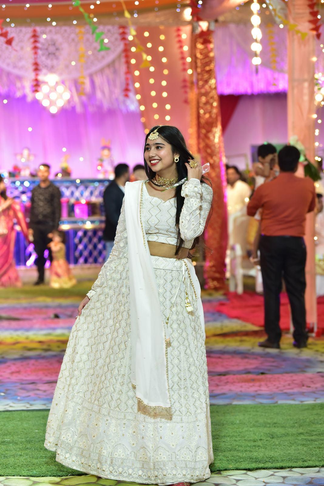 Guest in an ivory lehenga dancing at the sangeet